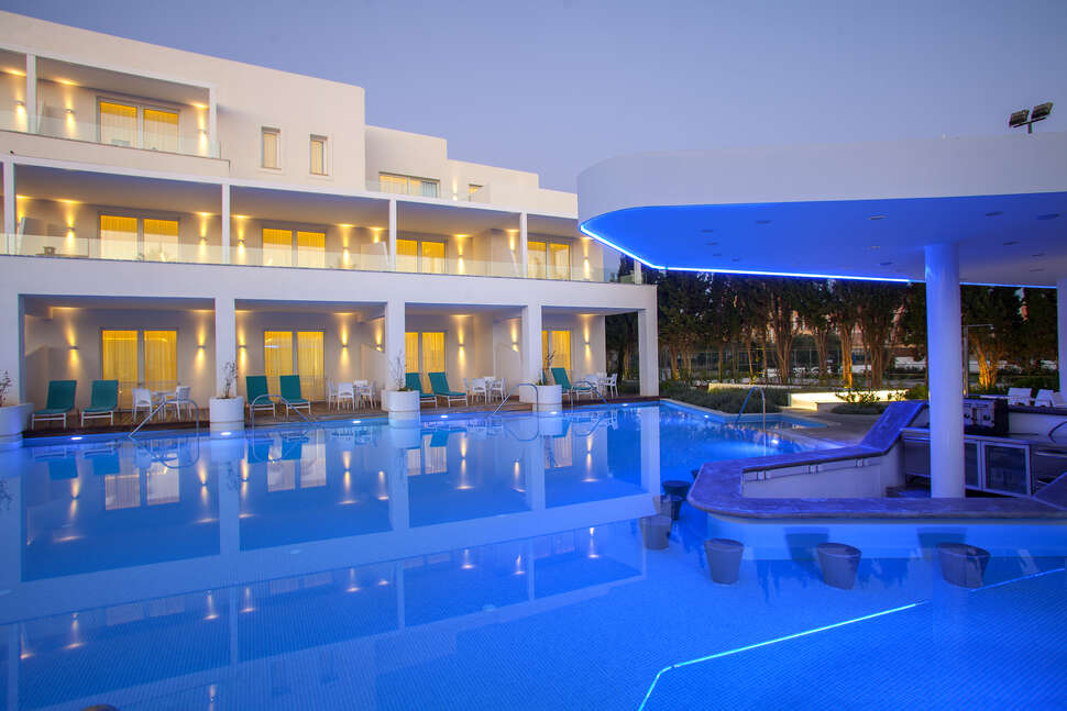 Ein Foto vom Pool im Aliathon Aegean