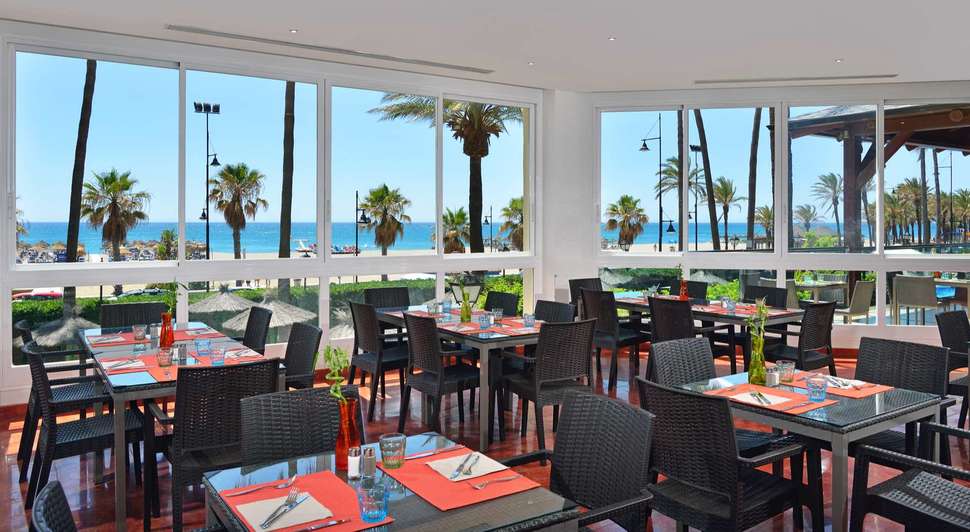 Een foto van het terras bij Hotel Sol Principe