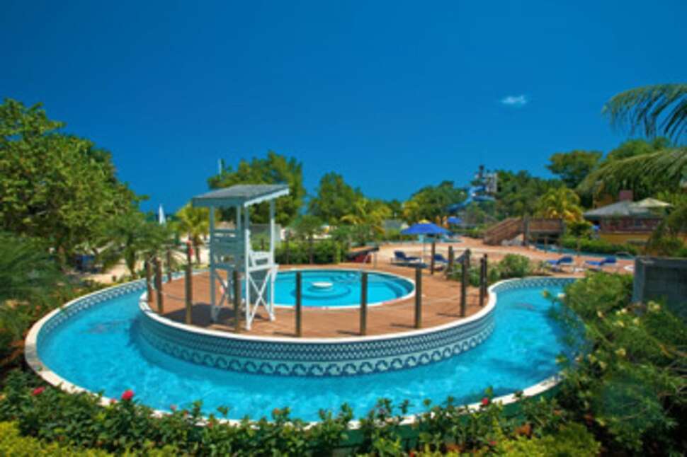 Ein Foto vom Pool im Beaches Negril Resort & Spa