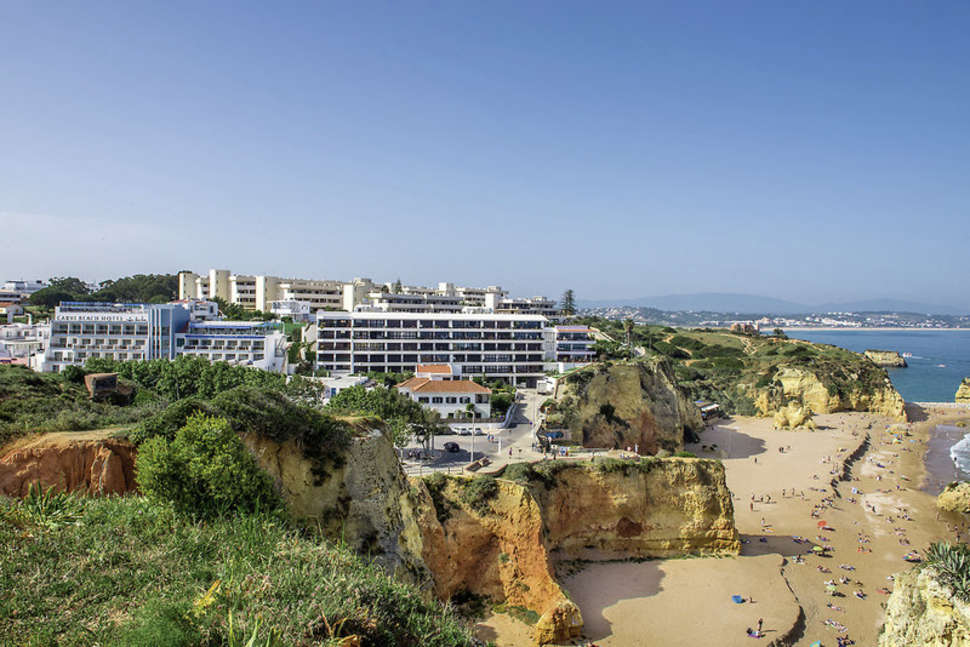 Een foto van de buitenkant van Carvi Beach Hotel