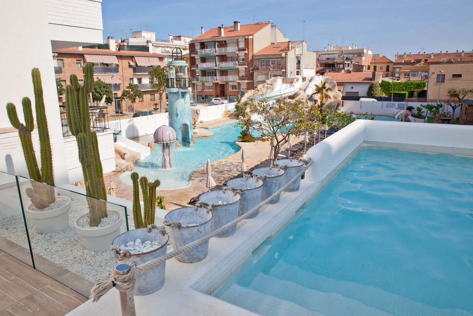 Ein Foto Fergus Club Pineda Splash
