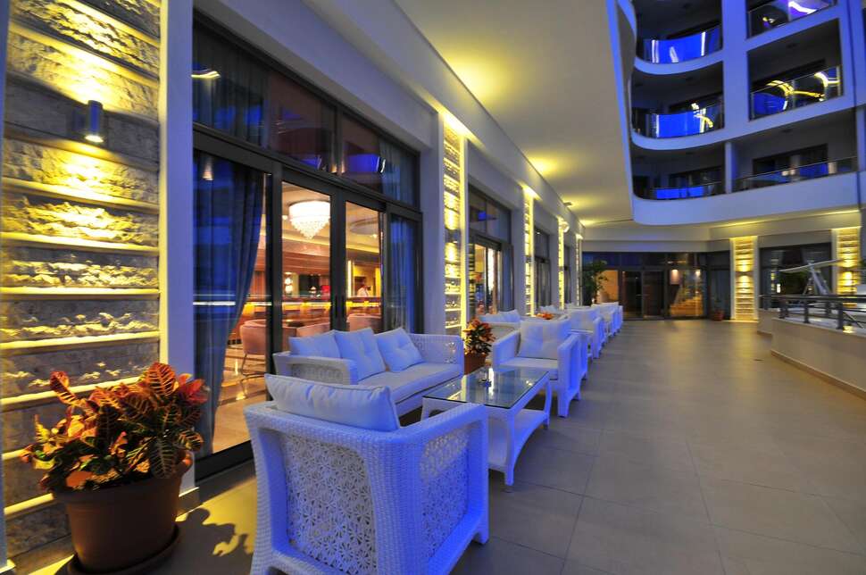 Ein Foto von der Terrasse im Hotel Golden Rock Beach