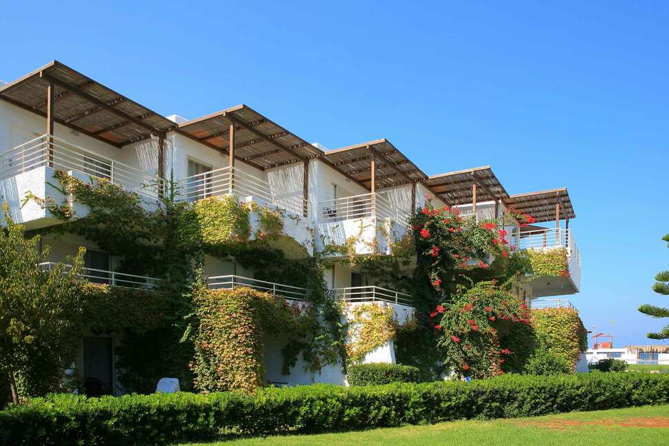 Ein Foto von der Außenansicht des Apollonia Beach Resort & Spa