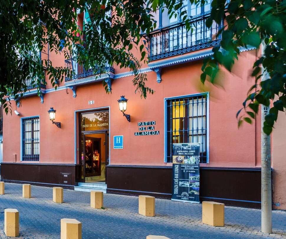 Ein Foto Patio de la Alameda