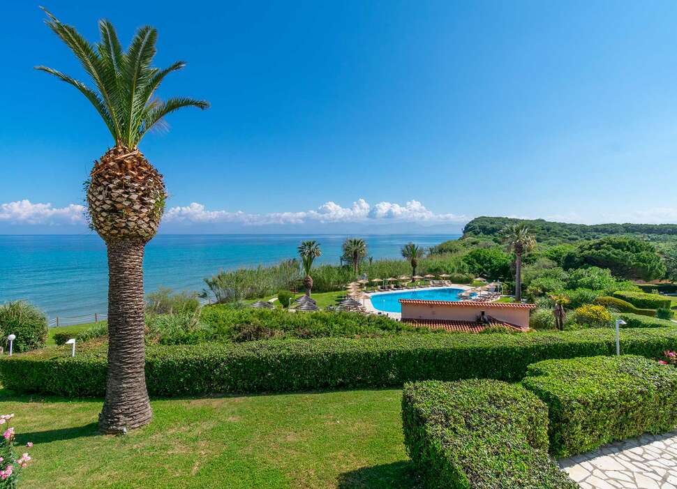 Ein Foto vom Pool im Hotel Ibiscus Corfu