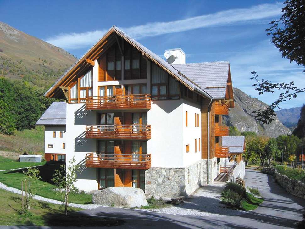 Een foto van de buitenkant van Les Chalets du Galibier