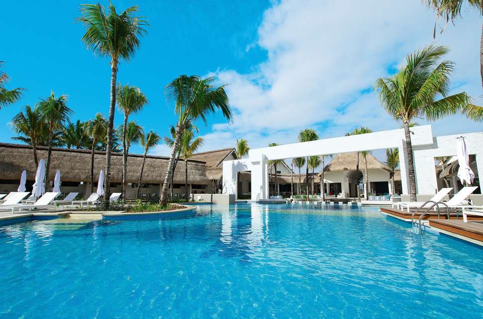 Een foto van het zwembad bij Ambre Resort & Spa