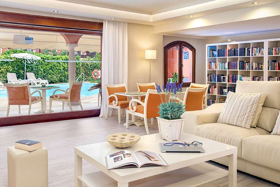 Een foto van het interieur van Appartementen Ambassador