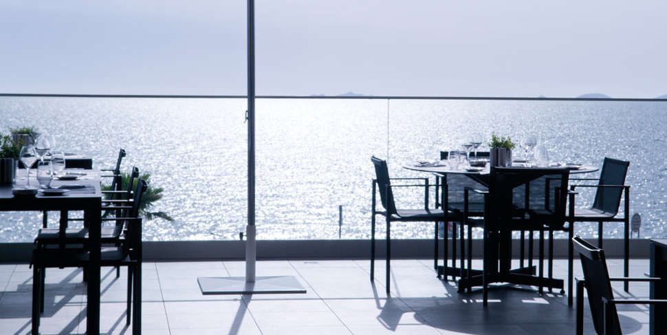 Een foto van het terras bij Radisson Blu Resort & Spa Ajaccio Bay