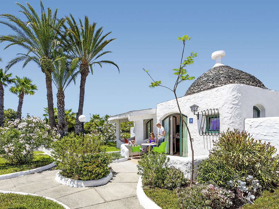 Een foto van de buitenkant van MUR Bungalows Parque Romantico