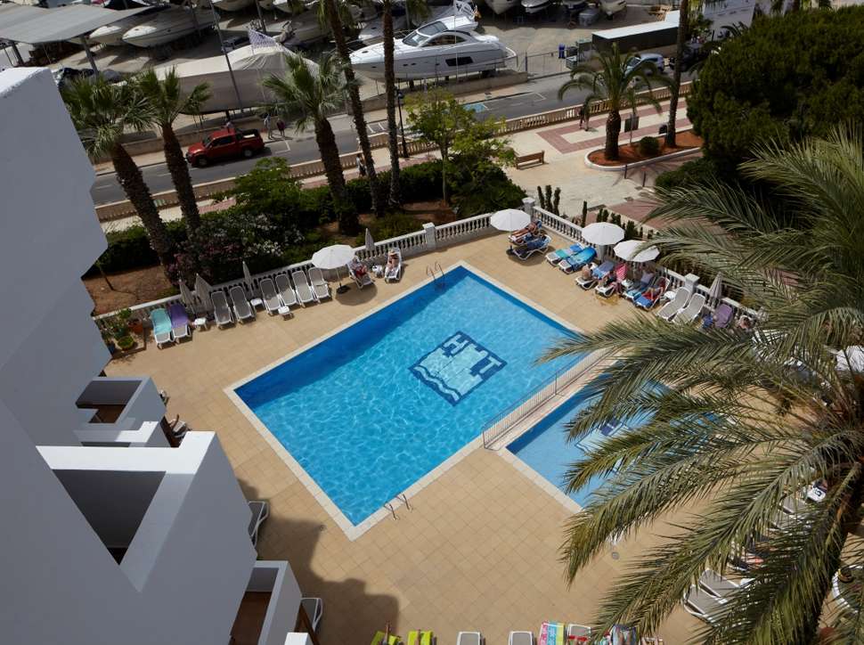 Een foto van het zwembad bij Hotel Tres Torres
