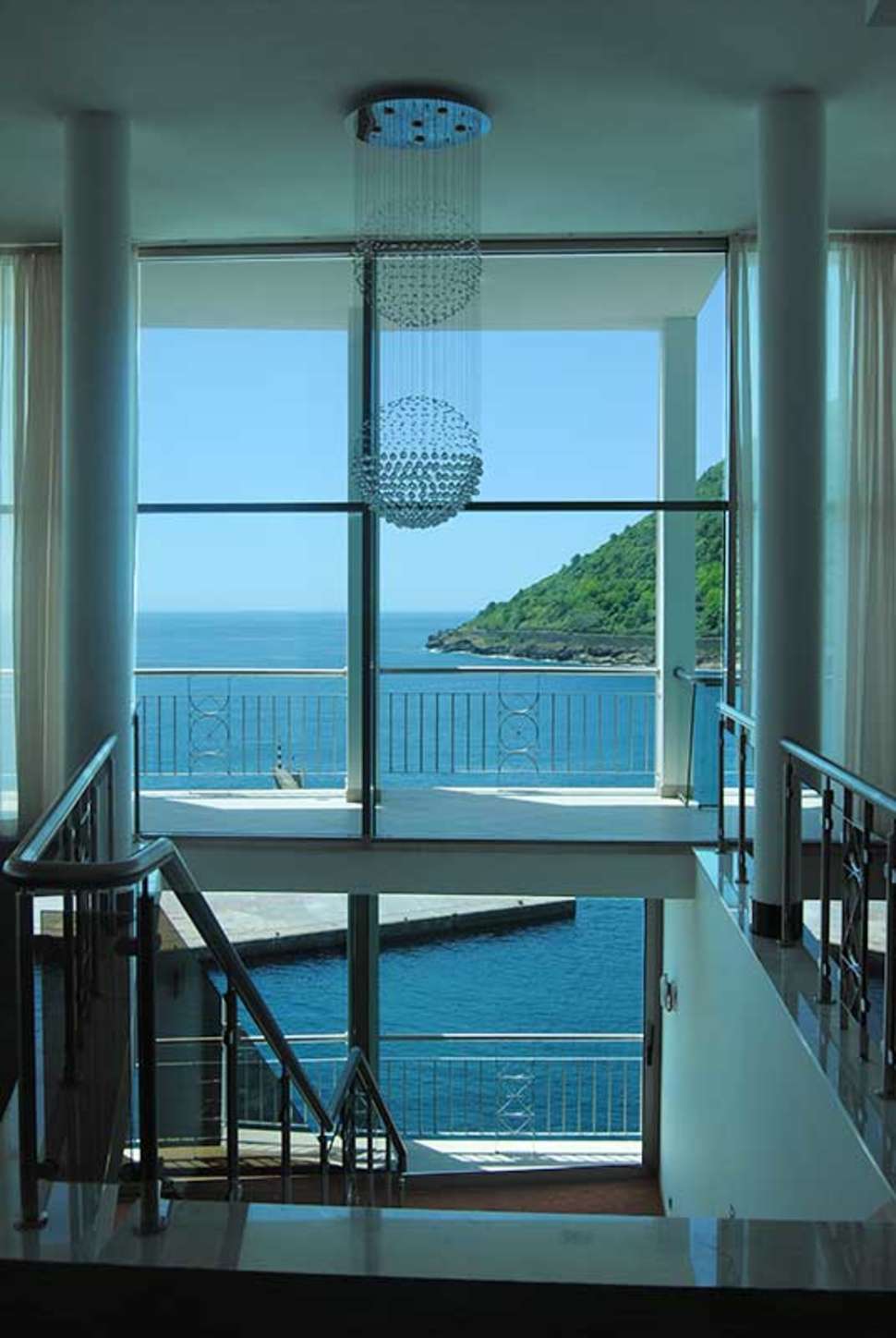 Een foto van het interieur van Angra Marina Hotel