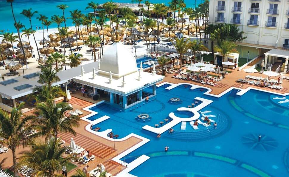 Een foto van het zwembad bij Riu Palace Aruba