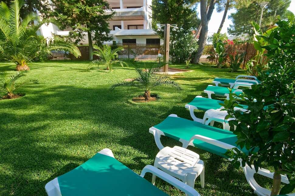 Een foto van het terras bij Hotel Balaia Mar
