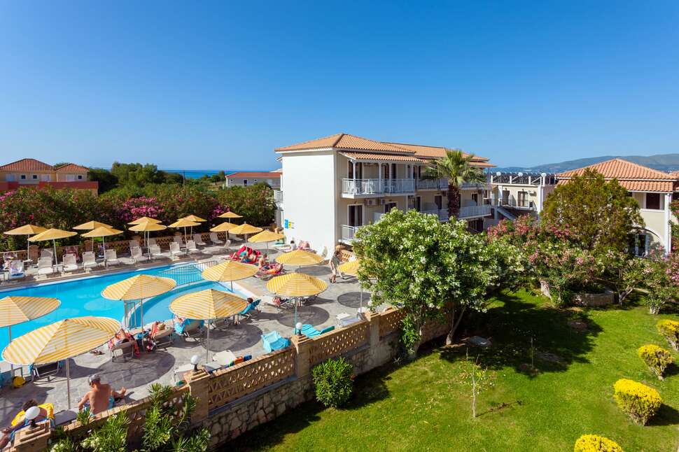 Een foto van het zwembad bij Cavo D'Oro Hotel