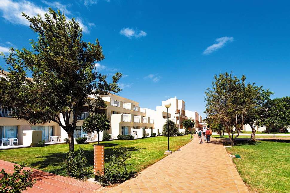 Een foto van de buitenkant van Riu Oliva Beach Resort
