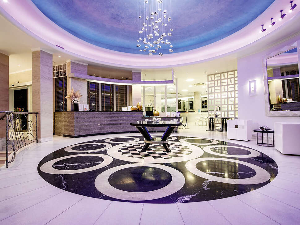 Een foto van het interieur van La Mer Deluxe Hotel & Spa