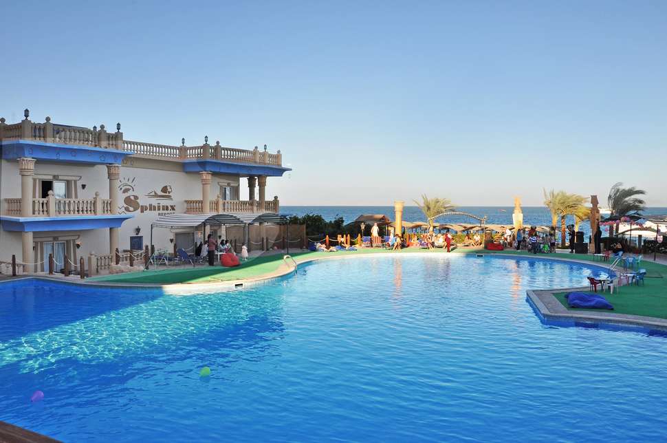 Een foto van het zwembad bij Sphinx Aqua Park Beach Resort