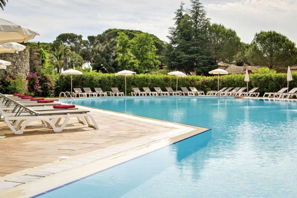 Ein Foto vom Pool im Hotel Les Jardins de Sainte-Maxime