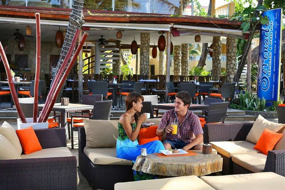 Ein Foto von der Terrasse im Villa Taina