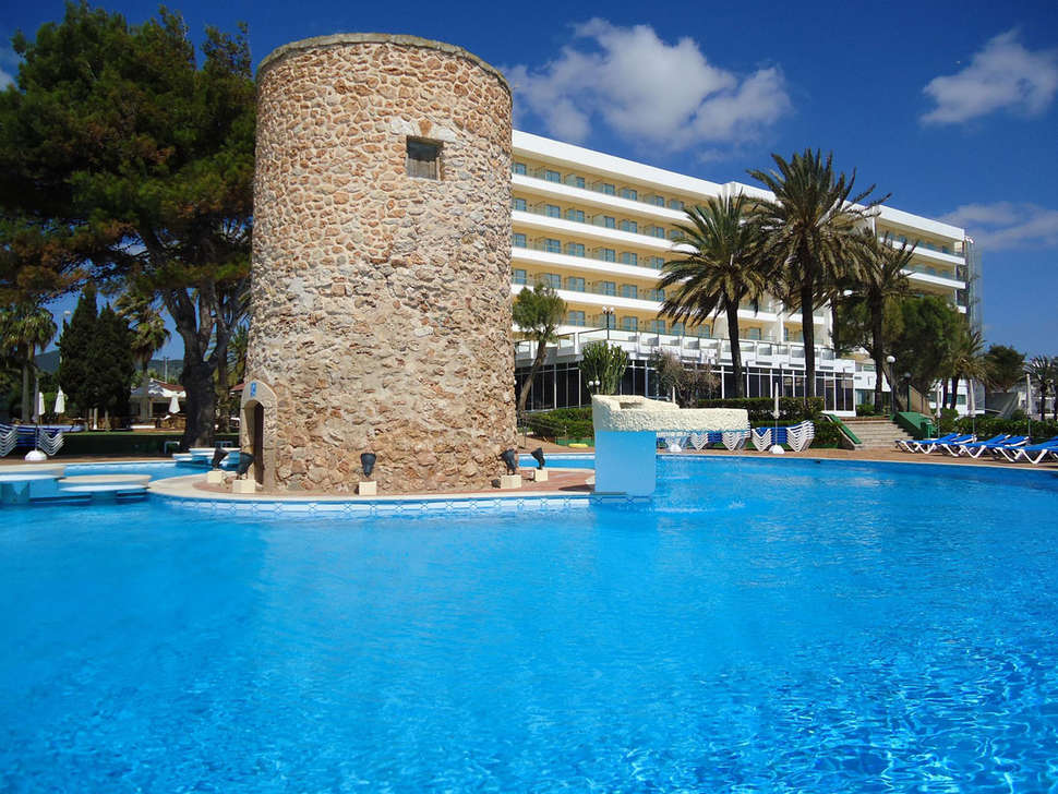 Een foto van het zwembad bij Hotel Torre del Mar