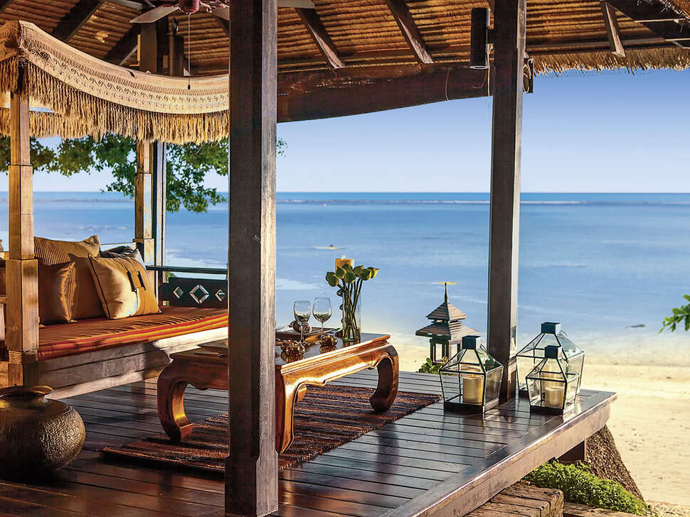Ein Foto von der Terrasse im Renaissance Koh Samui Resort & Spa