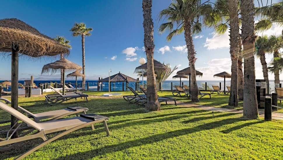 Een foto van het terras bij H10 Timanfaya Palace