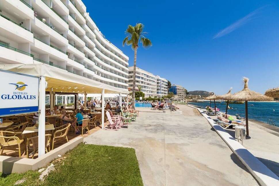 Ein Foto von der Außenansicht des Globales Verdemar Apartments
