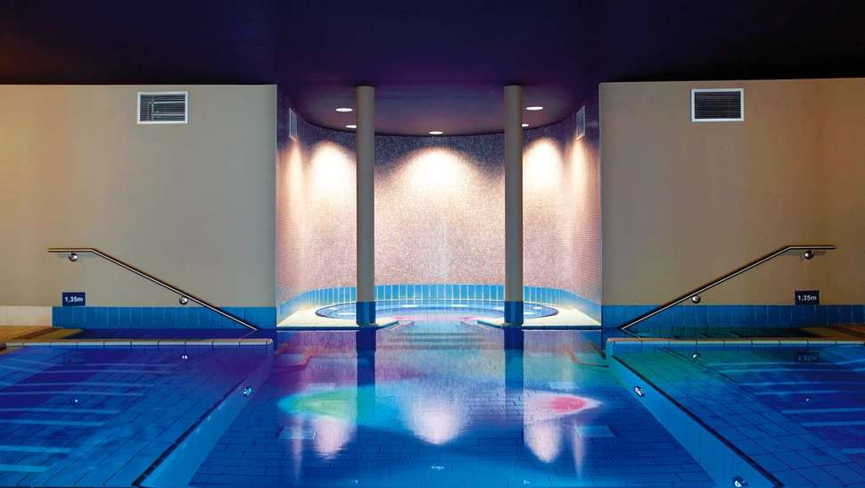 Ein Foto vom Pool im Oversum Vital Resort Winterberg