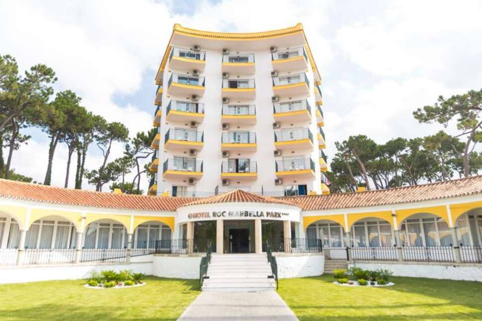 Een foto van de buitenkant van Roc Marbella Park Hotel