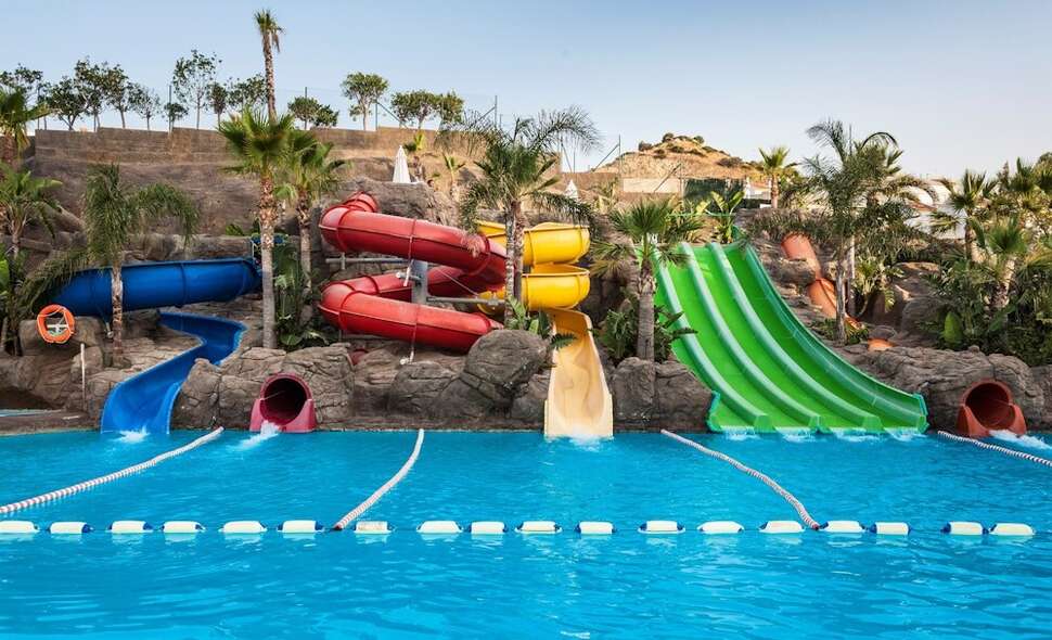 Een foto van het zwembad bij Globales Los Patos Park
