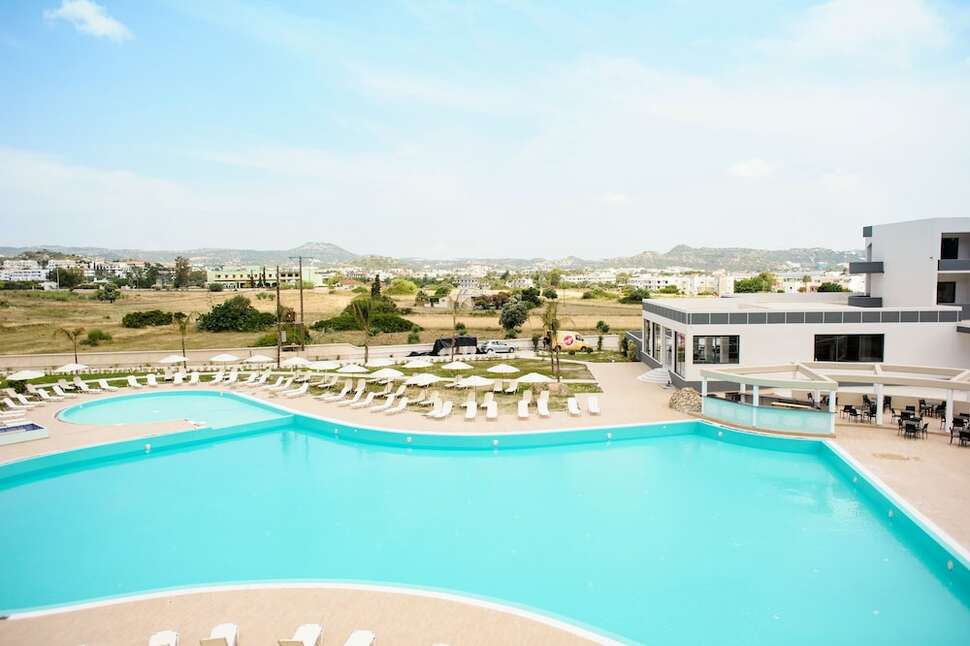 Een foto van het zwembad bij Evita Resort