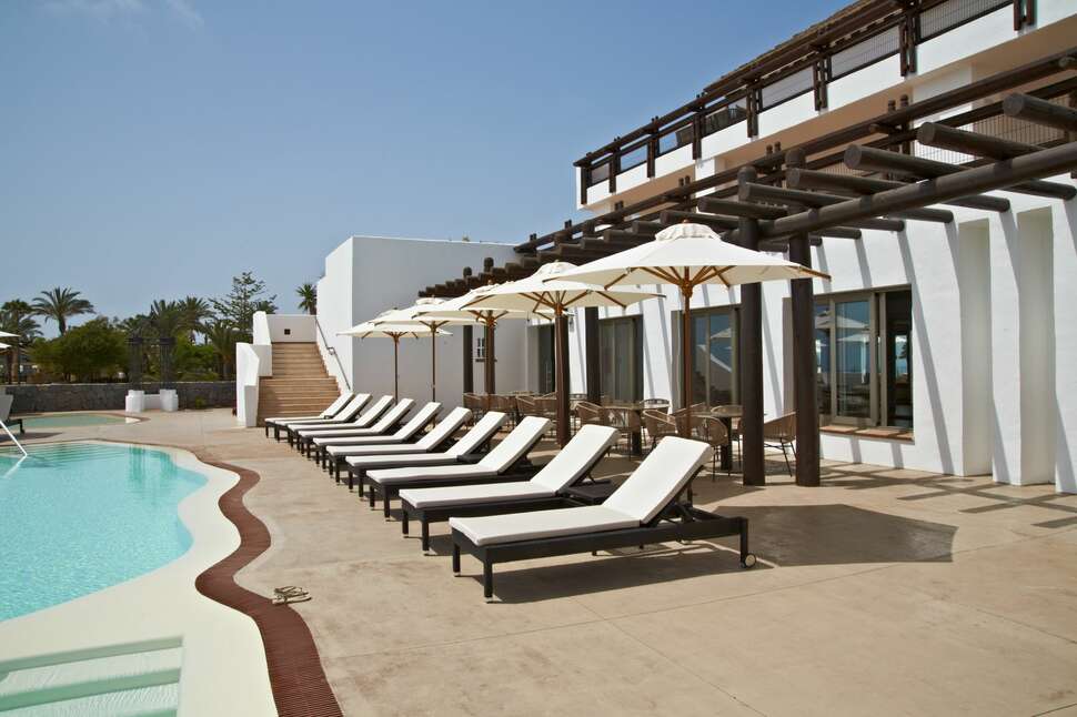 Een foto van het terras bij Las Terrazas de Abama Suites