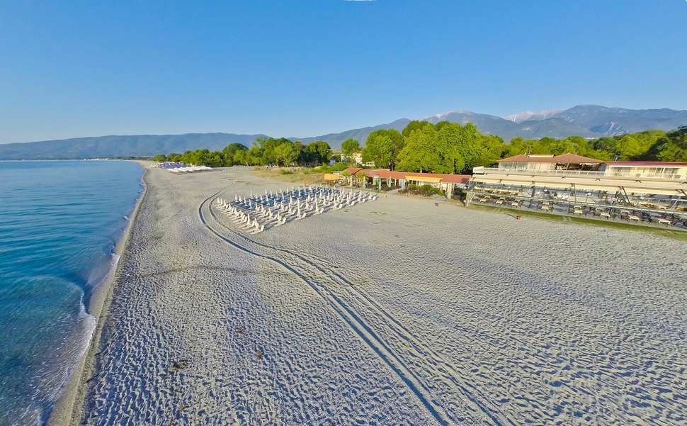 Een foto van het strand bij Olympios Zeus Hotel Bungalows