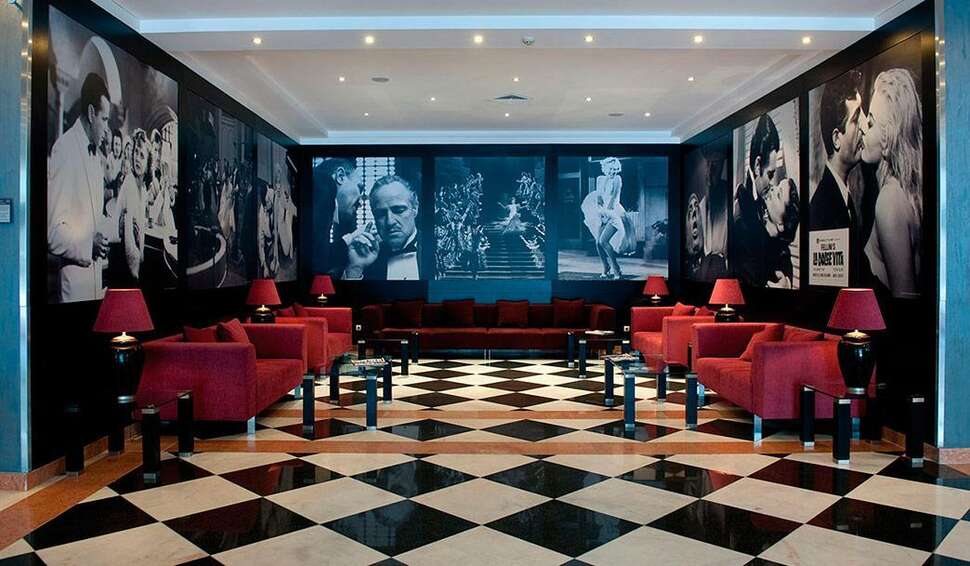 Een foto van het interieur van Vila Gale Porto