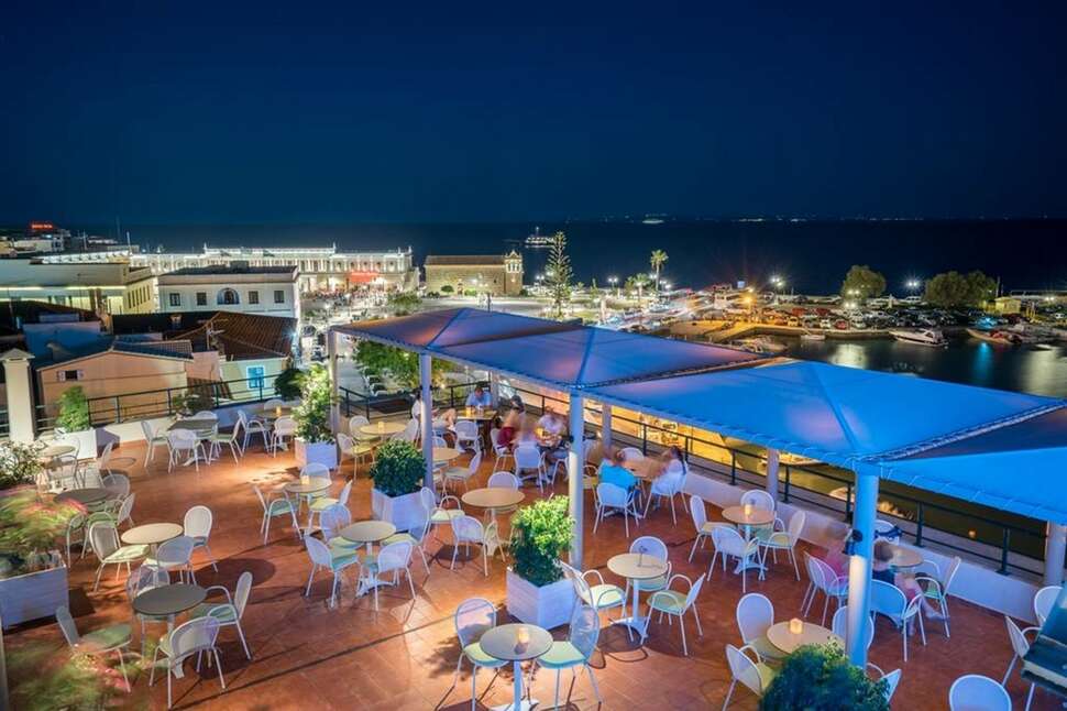 Een foto van het terras bij Strada Marina