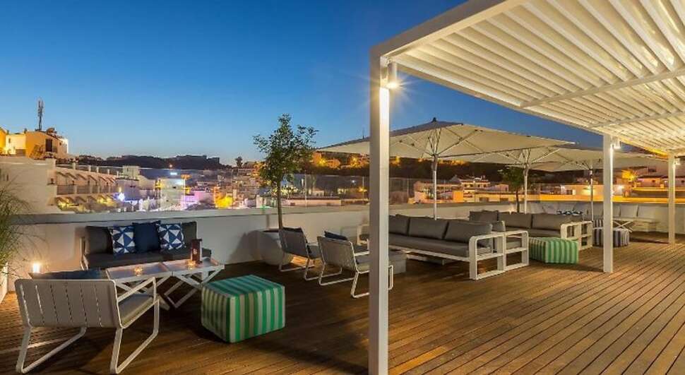 Een foto van het terras bij Hotel Baltum