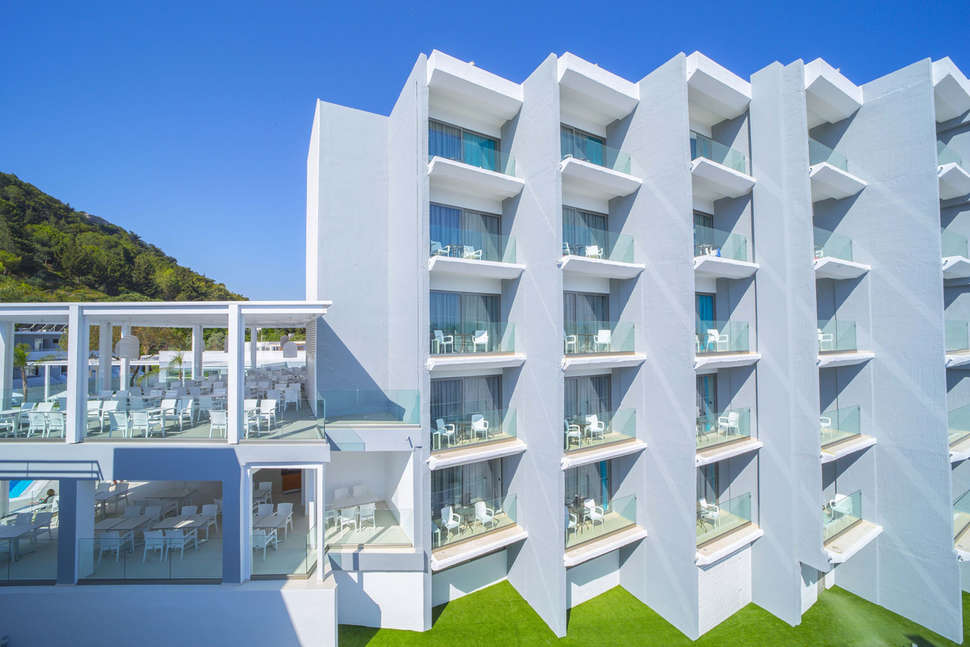 Een foto van de buitenkant van Oceanis Park Hotel