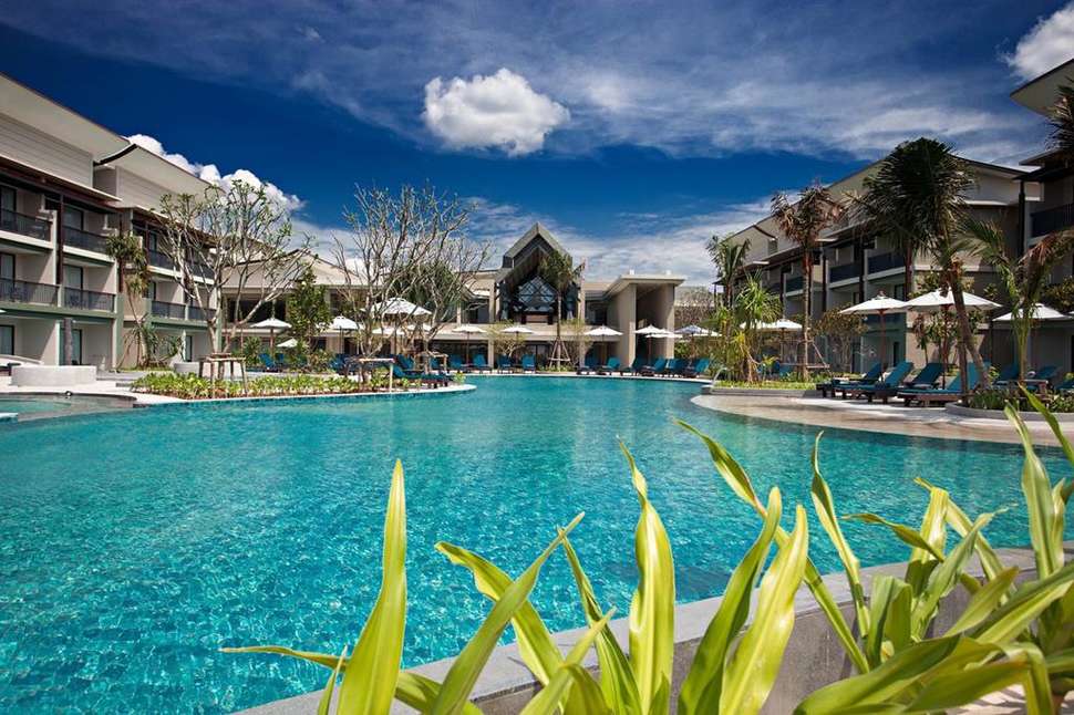 Ein Foto vom Pool im Le Meridien Khao Lak Resort & Spa