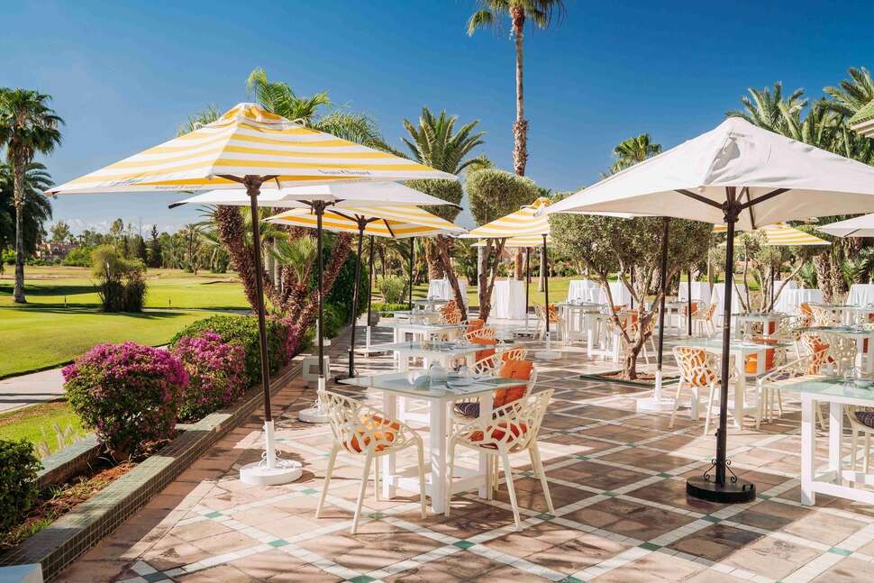 Een foto van het terras bij Pickalbatros Hotel du Golf