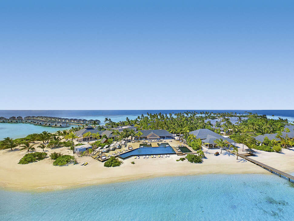 Een foto van de buitenkant van NH Collection Maldives Havodda Resort