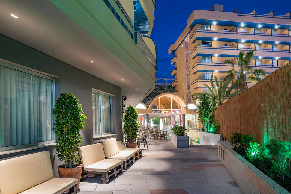 Ein Foto von der Außenansicht des 4R Hotel Playa Park