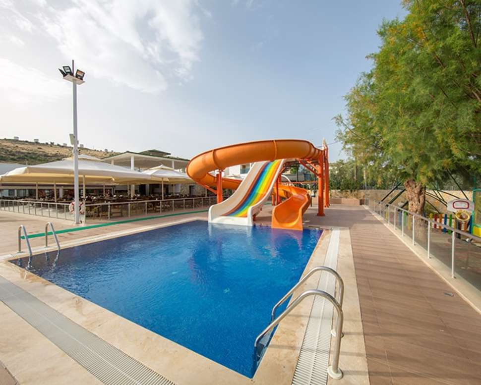 Een foto van het zwembad bij Anadolu Hotel Bodrum