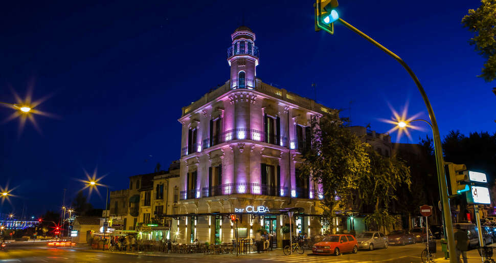 Een foto van de buitenkant van Hostal Cuba