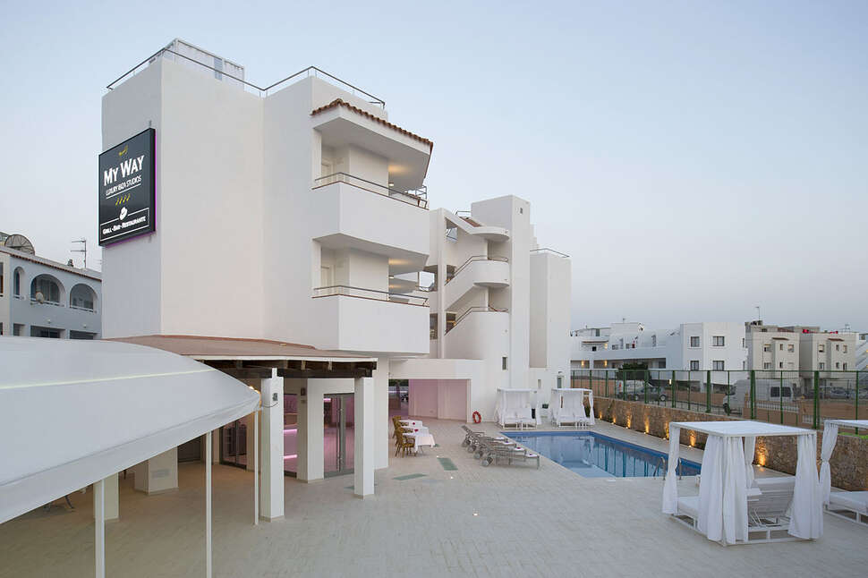 Een foto van My Way Luxury Ibiza Studios