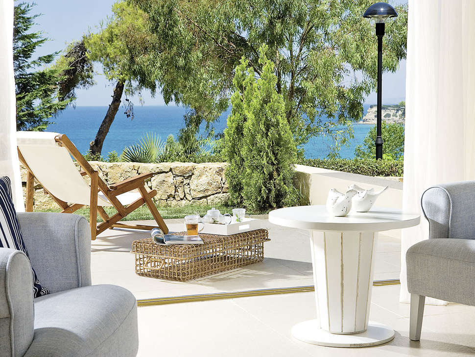 Een foto van het terras bij Sani Beach Club