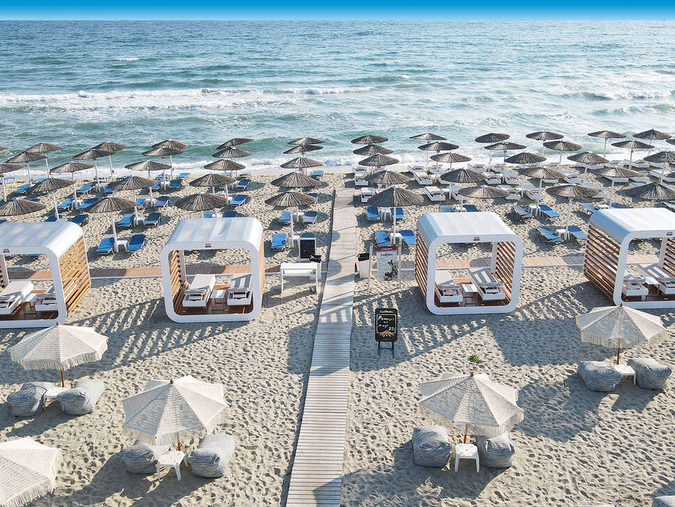 Een foto van het strand bij Evilion Sea & Sun Hotel