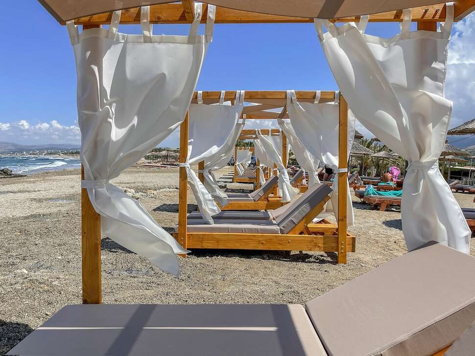 Ein Foto vom Strand beim Mare Blue & Suites