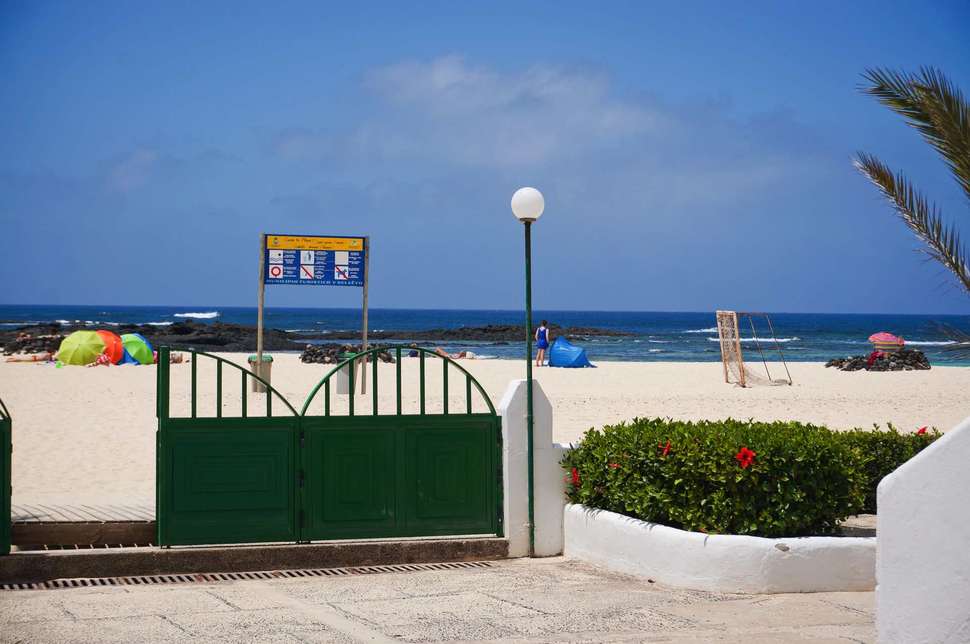 Een foto van de buitenkant van Cotillo Lagos