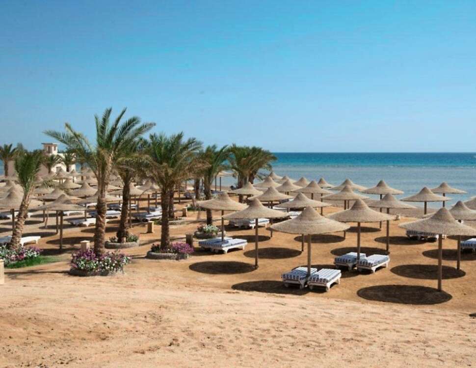 Een foto van het strand bij El Karma Aqua Beach Resort